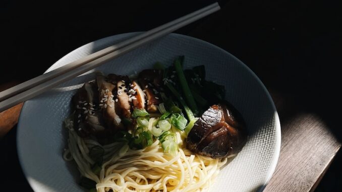 uploaded-image-tavuklu-noodle-corba-tarifi-1697200029617