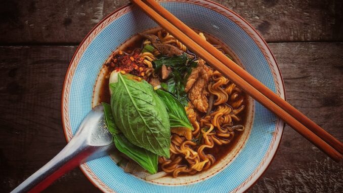 uploaded-image-tavuklu-noodle-corba-tarifi-1697200033172